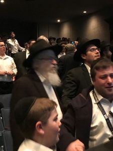 Rabbis Stand at Siyum Hashas